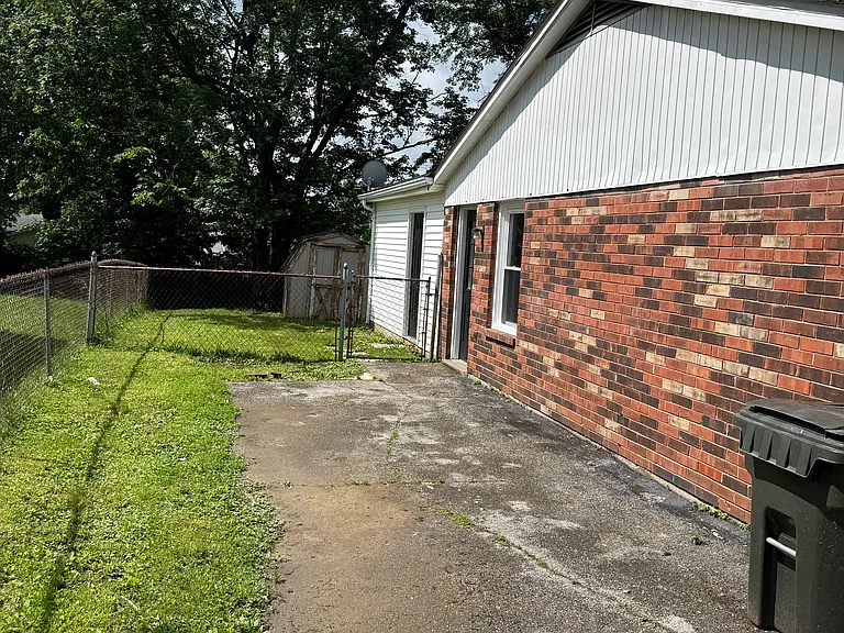 204 Mount Vernon Dr — Photo 2