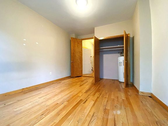 4th image of 420 Melrose St APT 2
