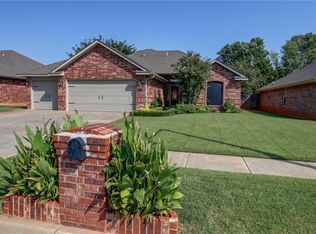 2205 NE 7th St, Moore, OK 73160