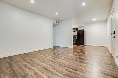 1152 S Quaker Ave #3 Photo 1