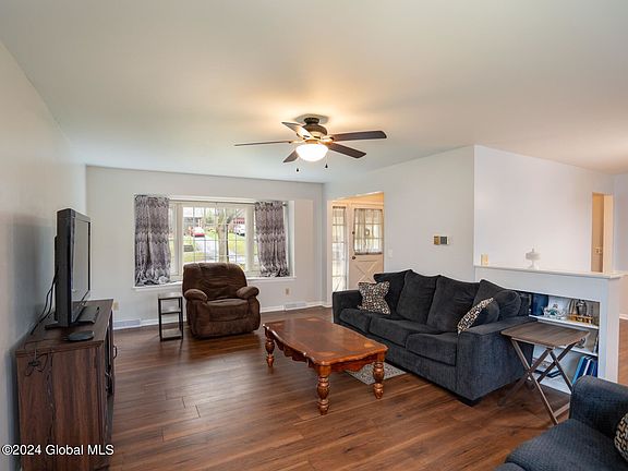 5th image of 24 Highland Dr