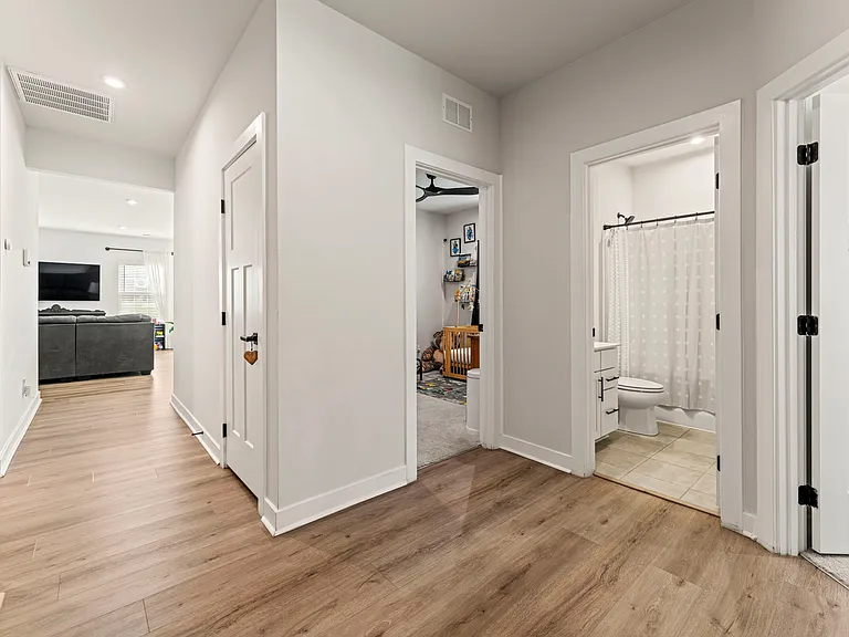 5095 Ives Ave — Photo 5