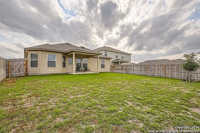 3 bed, 2.0 bath, 1692 sqft, $1,995 — Photo 2