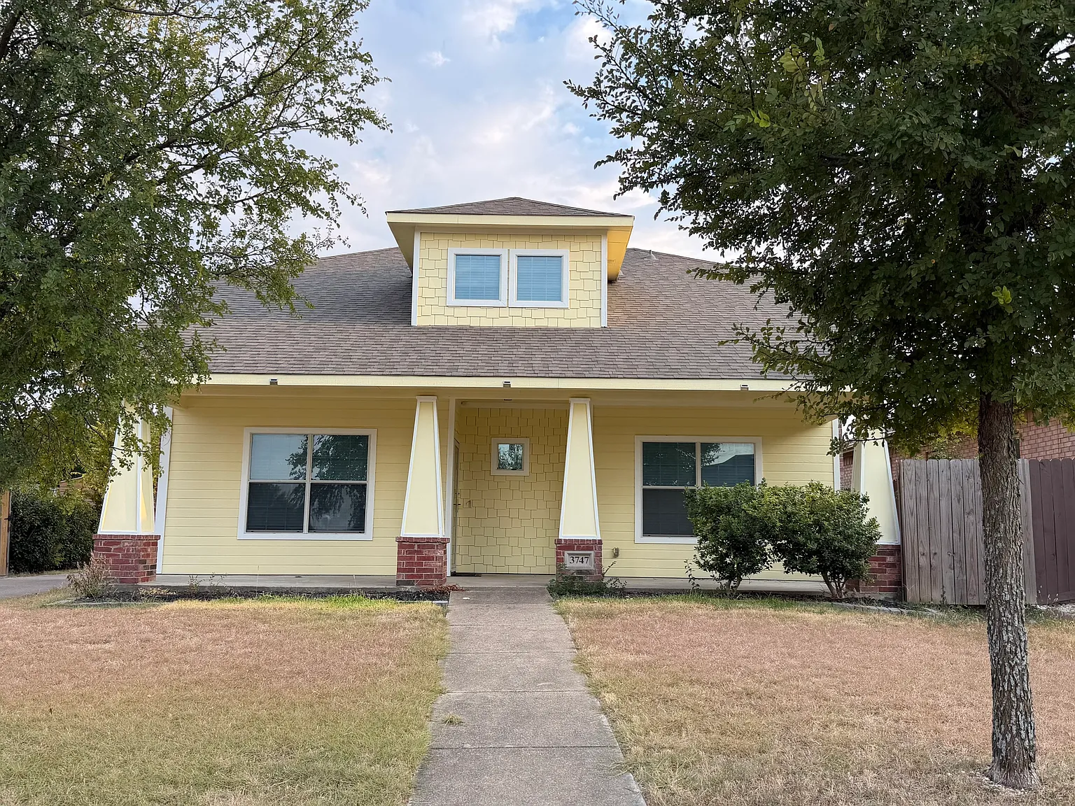 4 bed, 2.5 bath, 1721 sqft, $2,400 — Photo 1
