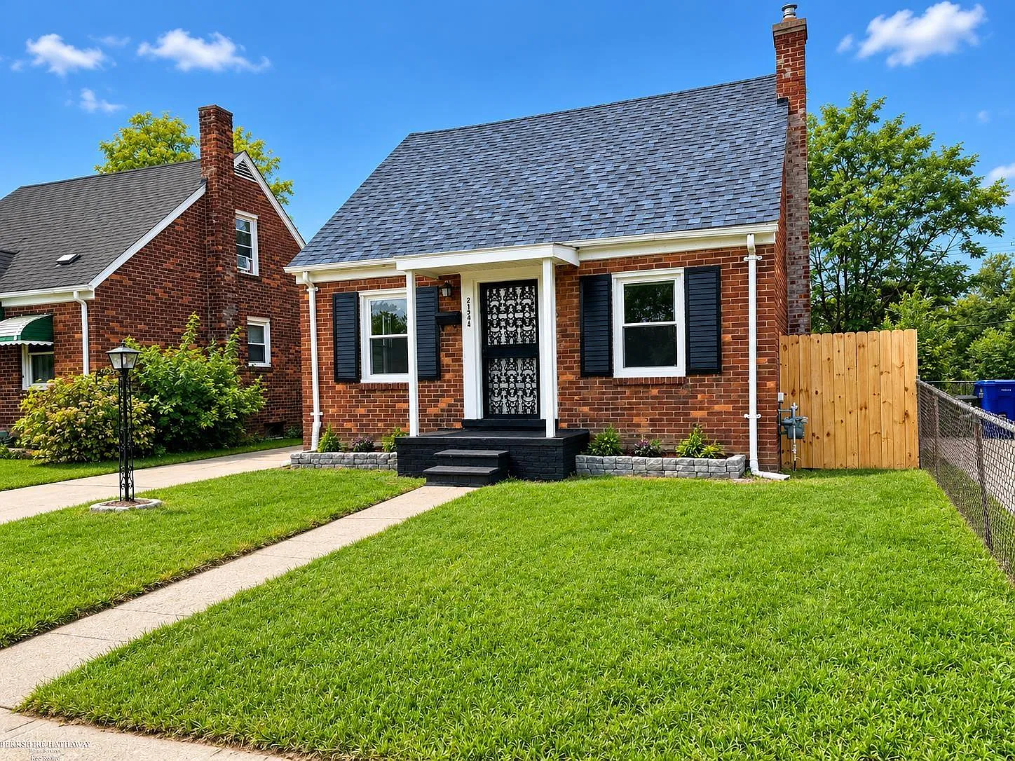3 bed, 1.0 bath, 1200 sqft, $2,600 — Photo 3
