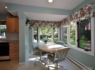 38 Woodhollow Rd, Great River, NY 11739