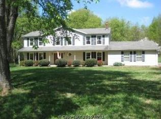 690 Duncan Field Ln, Charles Town, WV 25414