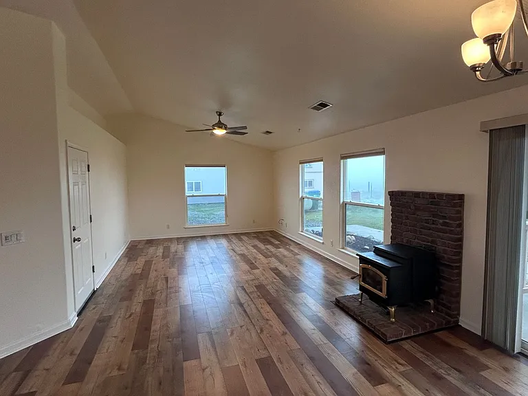 14575 Avenida Central — Photo 3