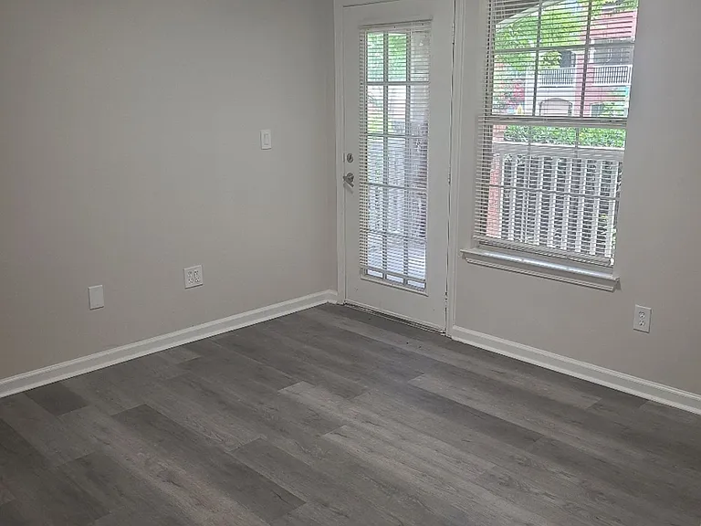 Towne Square Apartments — Photo 4