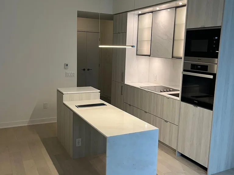 11 Yorkville Ave #2607 — Photo 5