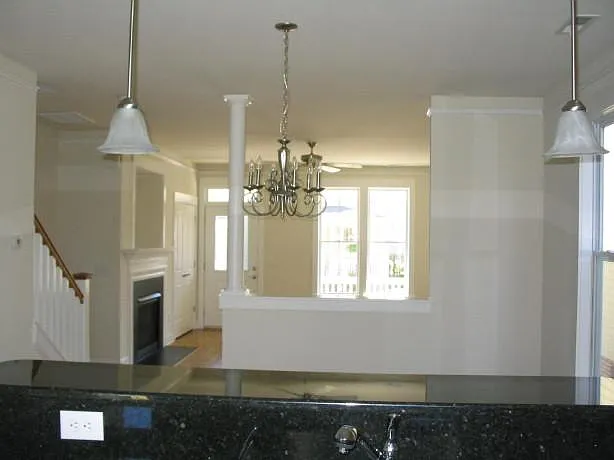 527 Dubois Ct — Photo 3