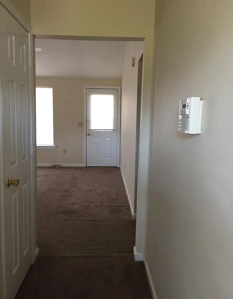 3 bed, 1080 sqft, $1,500 — Photo 2