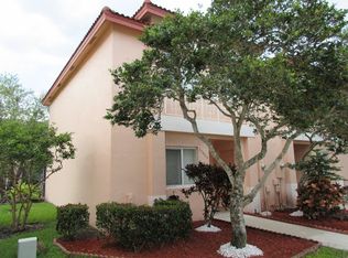 20860 NW 3rd Ln, Pembroke Pines, FL 33029