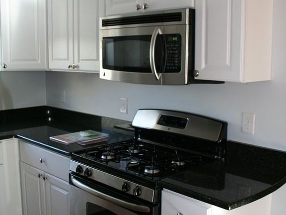 5th image of 2227 N York St