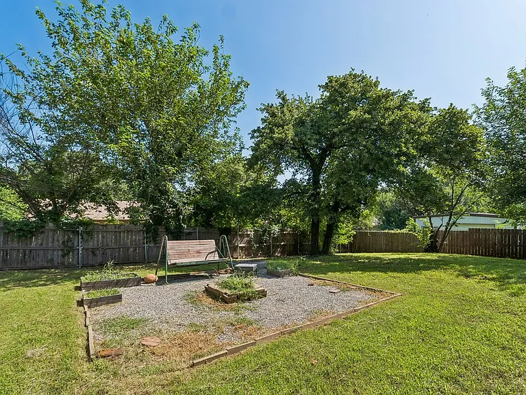 3401 E Noble Dr — Photo 33