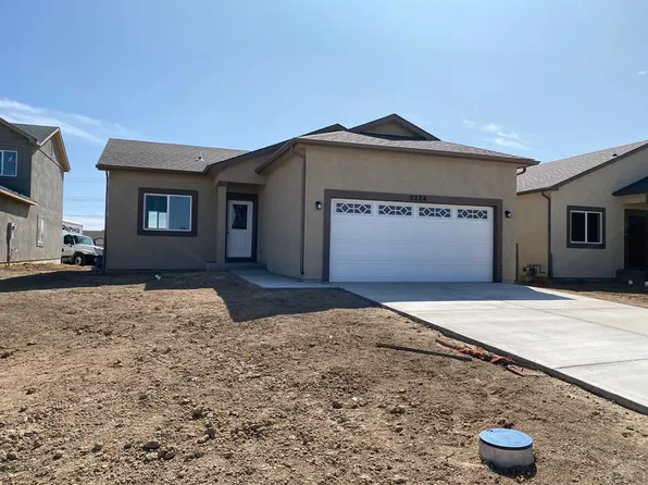 5224 Crested Hill Dr, Pueblo, CO 81008