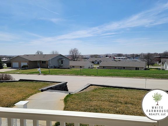3rd image of 810 Sunnyview Dr