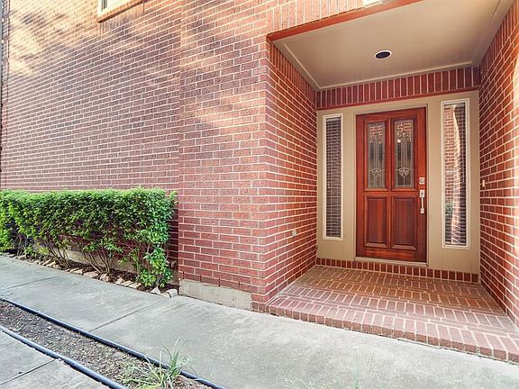 4th image of 818 E Heights Hollow Ln