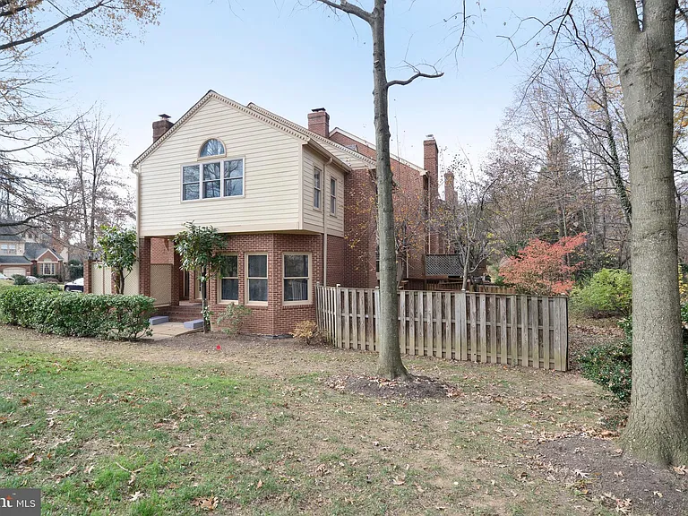 10200 Aspen Willow Dr — Photo 59