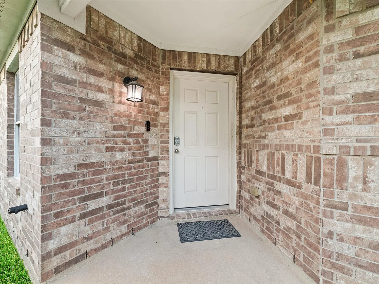 4 bed, 2.0 bath, 1651 sqft, $2,200 — Photo 4