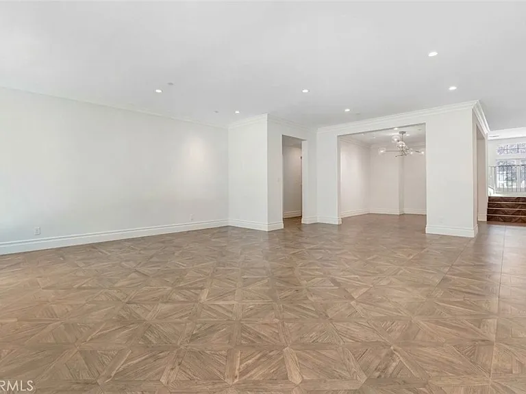 1714 W Oak St — Photo 14