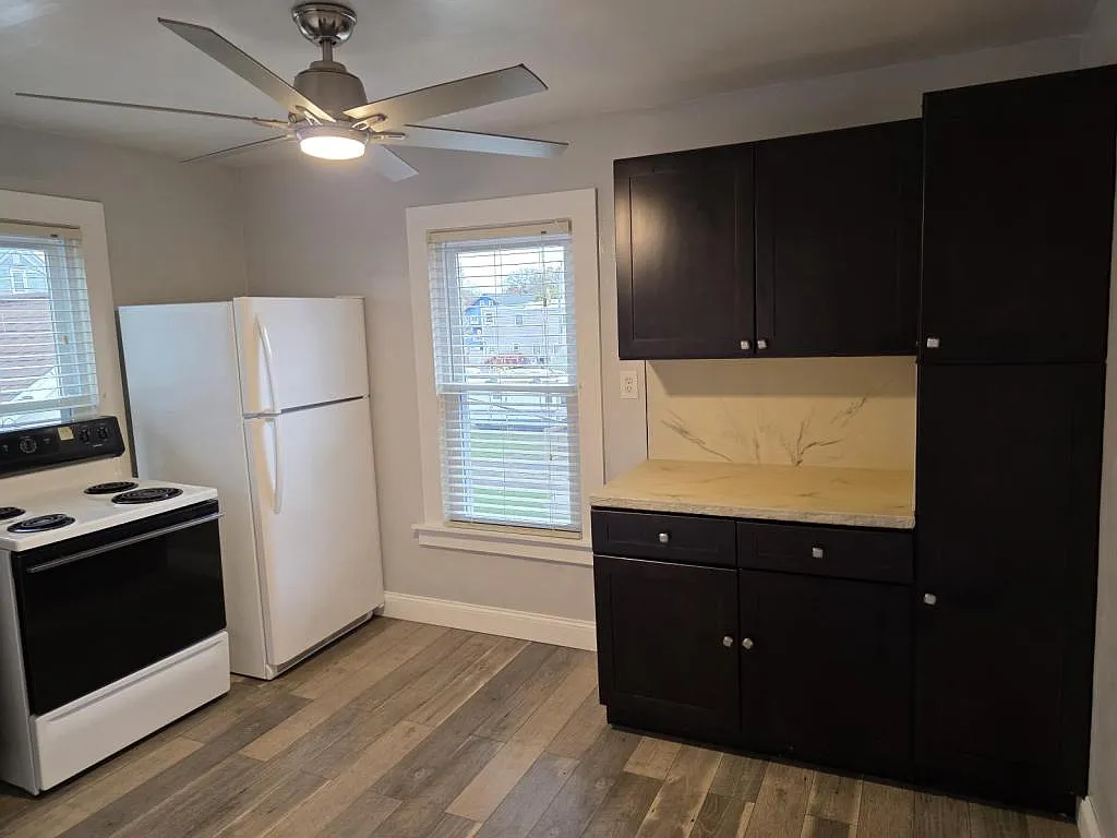 128 Miller St — Photo 3