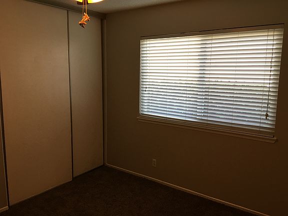 4th image of 2834 W Belmont Ave