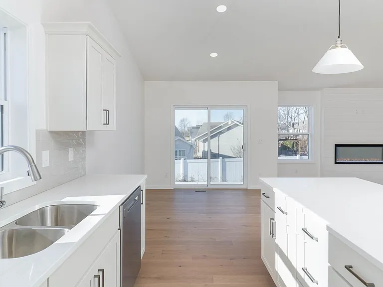 2503 Treeline Dr — Photo 10
