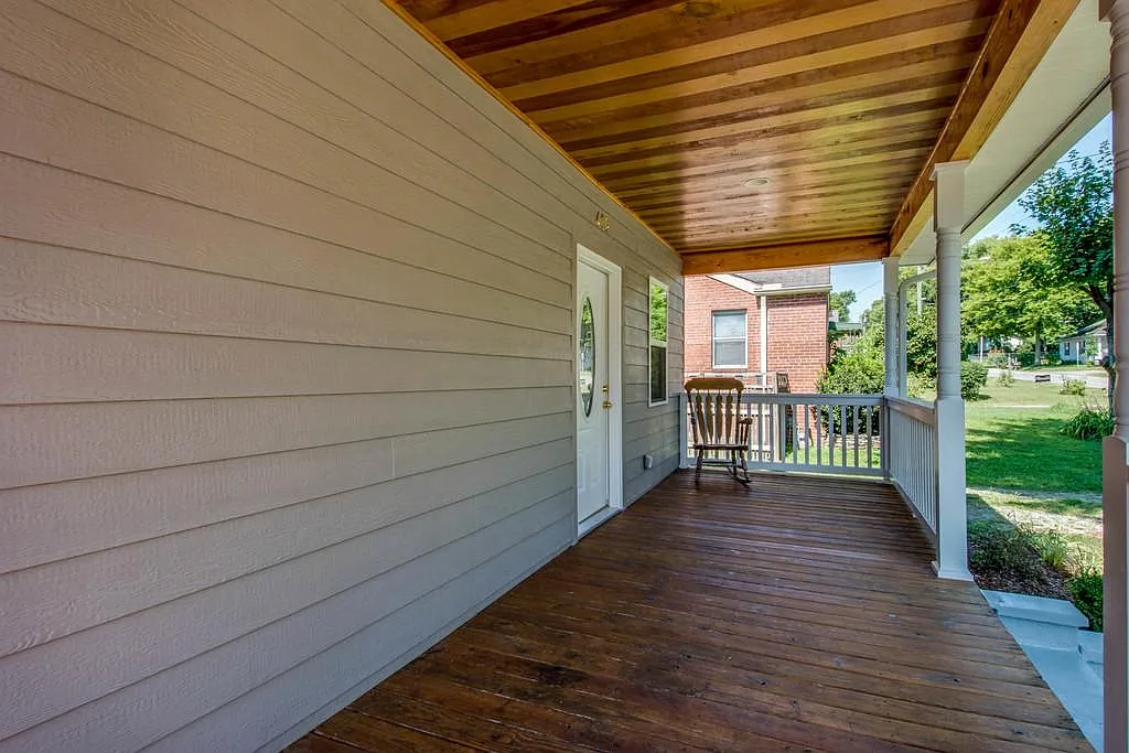 3 bed, 1700 sqft, $2,400 — Photo 2