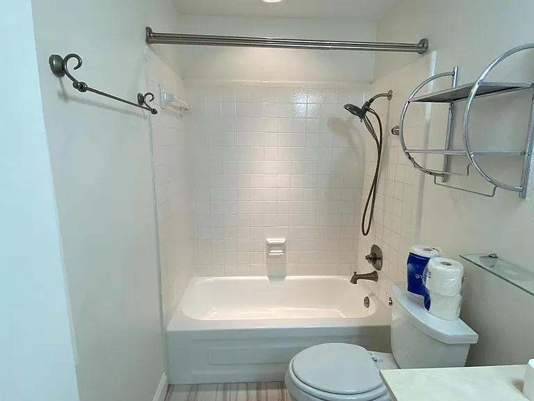2906 West Ave #4 — Photo 8