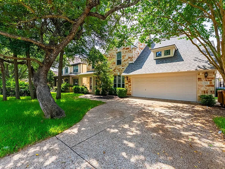 7909 Adelaide Dr — Photo 1