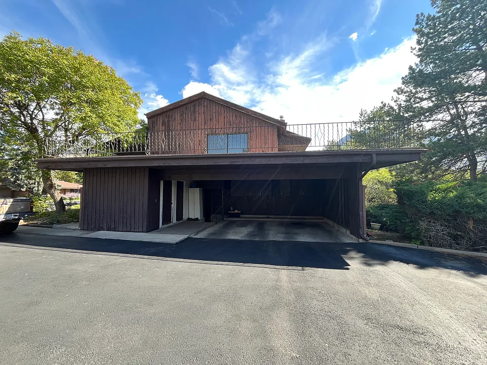 2717 N Edgewood Dr