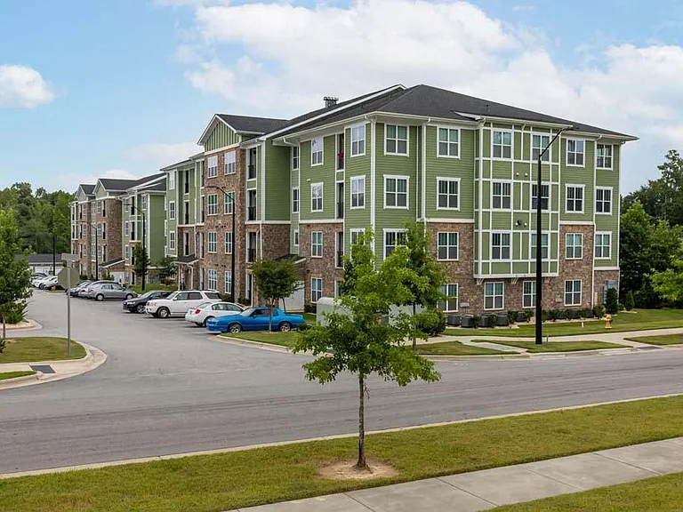 Foxwood Apartments — Photo 185