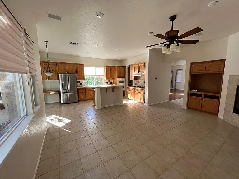 2094 Dorrington Dr — Photo 5