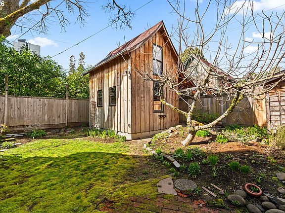 2nd image of 320 High St