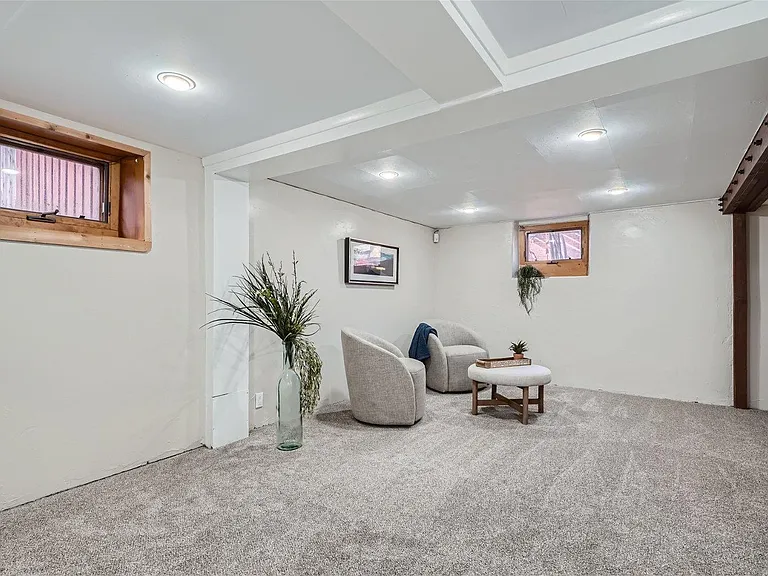 695 Ash St — Photo 22