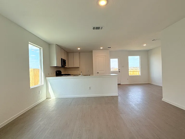 3195 Dispatch Dr — Photo 5