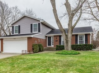 813 Pembrooke Rd, Libertyville, IL 60048