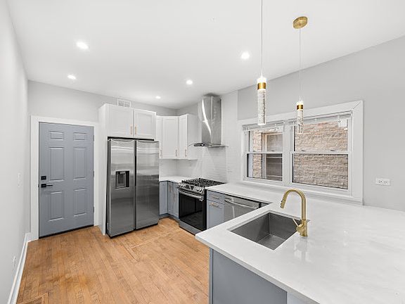 3rd image of 4742 N Kedvale Ave