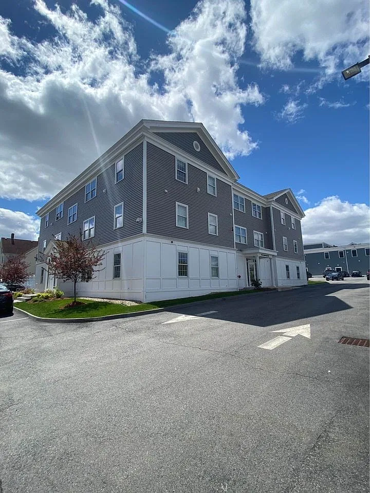 2 bed, 1.0 bath, 795 sqft, $2,500 — Photo 1