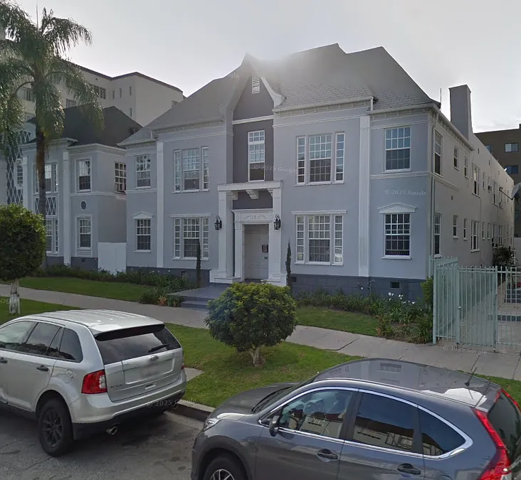 Serrano Apartments — Photo 3