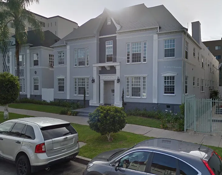 Serrano Apartments — Photo 3