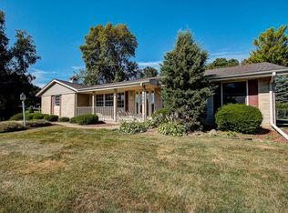 W141N6865 Oakwood Dr, Menomonee Falls, WI 53051