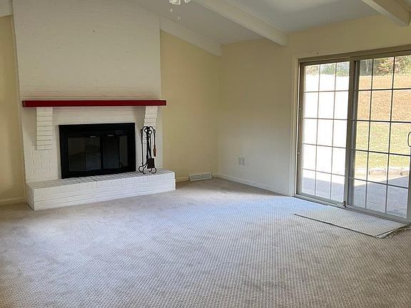 4th image of 788 Fairway Dr