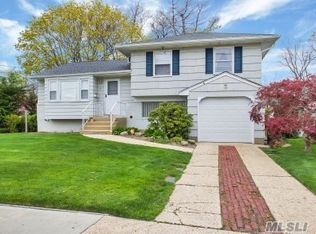 2517 Legion St, Bellmore, NY 11710