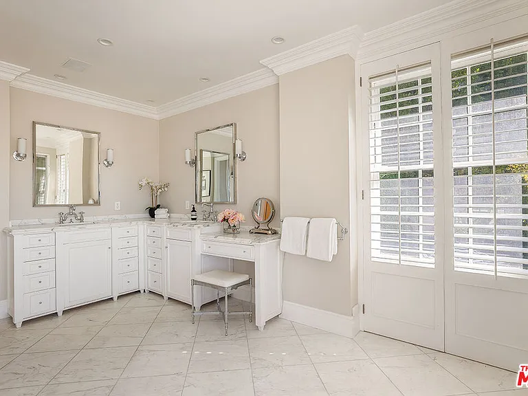 1460 N Doheny Dr — Photo 15