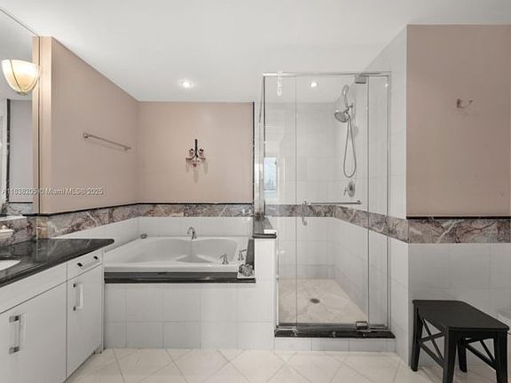 4th image of 540 West Ave APT 714