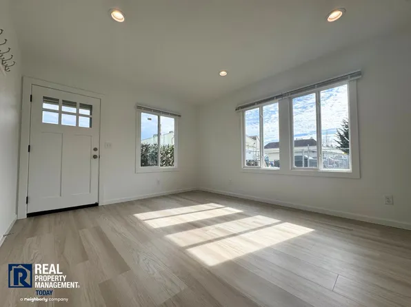 8420 1/2 S Tacoma Way APT 1, Lakewood, WA 98499