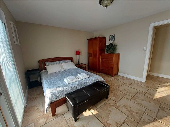 5th image of 14 Churchill Ct