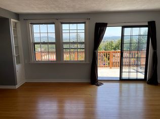 4126 SW View Point Ter APT A, Portland, OR 97239